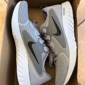 Boys Nike Legend React Sneakers Size 6